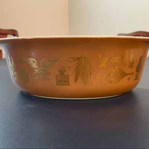 Pyrex 1 1/2 qt casserole